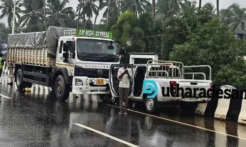 ലോറി ഇടിച്ച് രണ്ട് ഇതരസംസ്ഥാന തൊഴിലാളികൾ മരിച്ചു ലോറി ഇടിച്ച് രണ്ട് ഇതരസംസ്ഥാന തൊഴിലാളികൾ മരിച്ചു