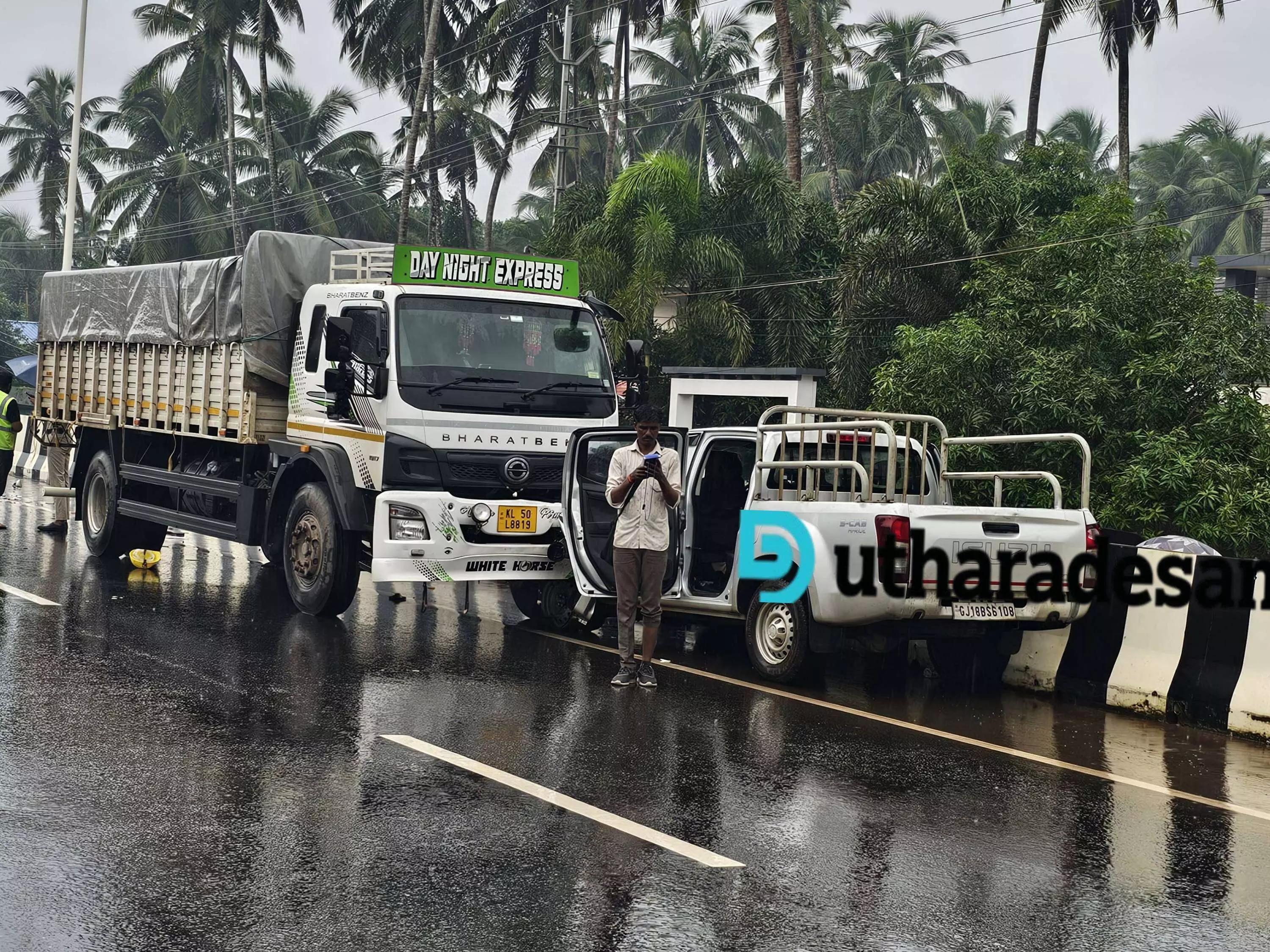 ലോറി ഇടിച്ച് രണ്ട് ഇതരസംസ്ഥാന തൊഴിലാളികൾ മരിച്ചു ലോറി ഇടിച്ച് രണ്ട് ഇതരസംസ്ഥാന തൊഴിലാളികൾ മരിച്ചു