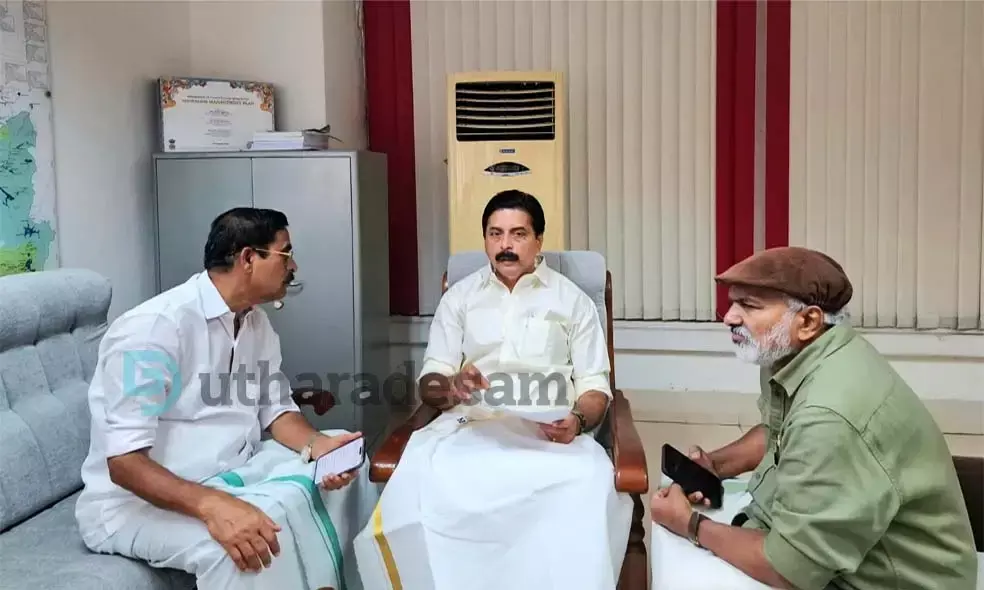 തൃക്കണ്ണാട് കടലാക്രമണം; എം.എല്‍.എമാര്‍ മന്ത്രിയെ കണ്ടു; ആദ്യഘട്ടം 25 ലക്ഷം രൂപ