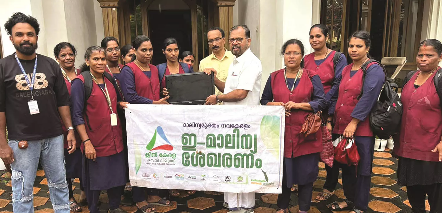 ഹരിതകര്മ്മ സേന വഴി ഇ-മാലിന്യ ശേഖരണം: നഗരസഭാതല ഉദ്ഘാടനം ഹരിതകര്മ്മ സേന വഴി ഇ-മാലിന്യ ശേഖരണം: നഗരസഭാതല ഉദ്ഘാടനം