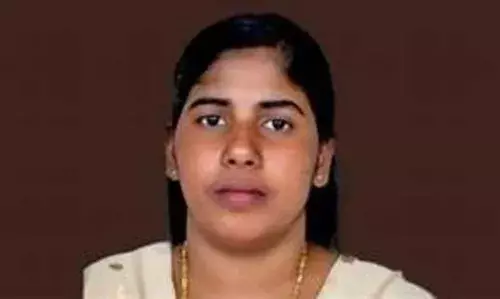 നിമിഷ പ്രിയയുടെ മോചനം: മധ്യസ്ഥ ചര്ച്ചയ്ക്ക് യെമനില് പോകണമെന്ന് ആവശ്യപ്പെട്ടവരോട് കേന്ദ്ര സര്ക്കാരിനെ സമീപിക്കാന് നിര്ദേശം നല്കി സുപ്രീം കോടതി നിമിഷ പ്രിയയുടെ മോചനം: മധ്യസ്ഥ ചര്ച്ചയ്ക്ക് യെമനില് പോകണമെന്ന് ആവശ്യപ്പെട്ടവരോട് കേന്ദ്ര സര്ക്കാരിനെ സമീപിക്കാന് നിര്ദേശം നല്കി സുപ്രീം കോടതി