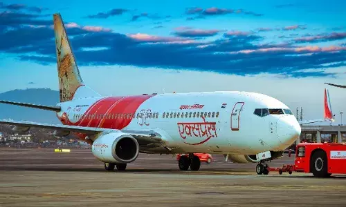 കടുത്ത ചൂടില് ഏസി ഇല്ലാതെ യാത്രക്കാര് ഇരുന്നത് 4 മണിക്കൂറിലേറെ; ഒടുവില് വിമാനം റദ്ദാക്കി എന്ന് അറിയിപ്പ്; എയര് ഇന്ത്യാ വിമാനത്തിനെതിരെ ഉയരുന്നത് രൂക്ഷവിമര്ശനം കടുത്ത ചൂടില് ഏസി ഇല്ലാതെ യാത്രക്കാര് ഇരുന്നത് 4 മണിക്കൂറിലേറെ; ഒടുവില് വിമാനം റദ്ദാക്കി എന്ന് അറിയിപ്പ്; എയര് ഇന്ത്യാ വിമാനത്തിനെതിരെ ഉയരുന്നത് രൂക്ഷവിമര്ശനം