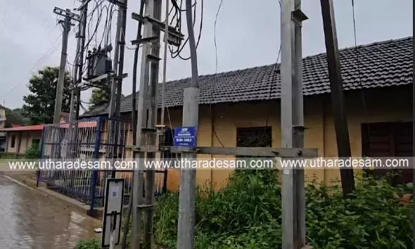 അപകടഭീഷണിയുമായി കുഞ്ചത്തൂര്‍ സ്‌കൂള്‍ പരിസരത്ത് ട്രാന്‍സ്‌ഫോര്‍മര്‍