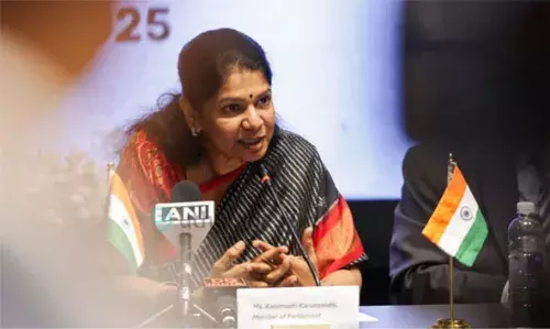 നാനാത്വത്തില് ഏകത്വം: കനിമൊഴിയുടെ നിറമൊഴി നാനാത്വത്തില് ഏകത്വം: കനിമൊഴിയുടെ നിറമൊഴി