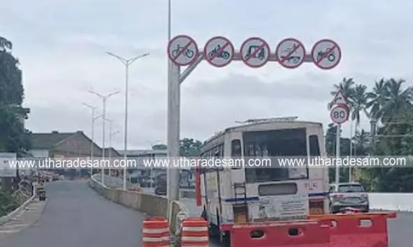 വഴികാട്ടി ബോര്‍ഡില്ല, കുമ്പളയില്‍ നട്ടംതിരിഞ്ഞ് വാഹനയാത്രക്കാര്‍; അപകടങ്ങളും പതിവാകുന്നു