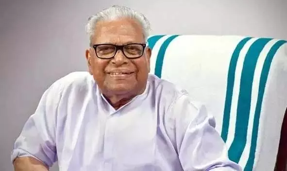 മുന് മുഖ്യമന്ത്രിയും മുതിര്ന്ന സിപിഎം നേതാവുമായ വി എസ് അച്യുതാനന്ദന് അന്തരിച്ചു മുന് മുഖ്യമന്ത്രിയും മുതിര്ന്ന സിപിഎം നേതാവുമായ വി എസ് അച്യുതാനന്ദന് അന്തരിച്ചു