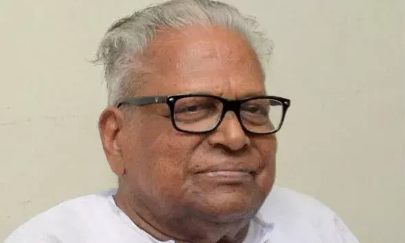 വി.എസിന്റെ ഭൗതിക ശരീരം ദര്‍ബാര്‍ ഹാളില്‍; അവസാനമായി ഒരുനോക്ക് കാണാന്‍ ആയിരങ്ങള്‍
