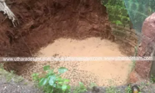 മാവുങ്കാല് കാട്ടുകുളങ്ങരയില് വീട്ടുമുറ്റത്തെ കിണര് ഇടിഞ്ഞ് താണു മാവുങ്കാല് കാട്ടുകുളങ്ങരയില് വീട്ടുമുറ്റത്തെ കിണര് ഇടിഞ്ഞ് താണു