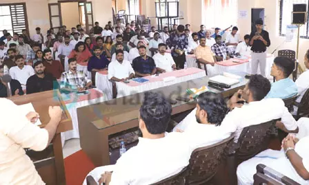 രാജ്യസഭാ എം.പി. നിയമനം; ലക്ഷ്യം അക്രമ വിരുദ്ധ സന്ദേശമെങ്കില് പ്രഥമ പരിഗണന വേണ്ടത് ഡോ. അസ്നക്ക് -മാങ്കൂട്ടത്തില് രാജ്യസഭാ എം.പി. നിയമനം; ലക്ഷ്യം അക്രമ വിരുദ്ധ സന്ദേശമെങ്കില് പ്രഥമ പരിഗണന വേണ്ടത് ഡോ. അസ്നക്ക് -മാങ്കൂട്ടത്തില്