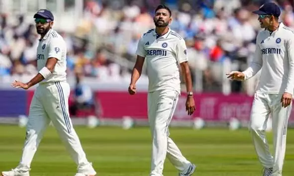 നാലാം ടെസ്റ്റ്; ഇംഗ്ലണ്ടിനെതിരെ പോരാട്ടം ശക്തമാക്കാന് ഇന്ത്യന് ടീം; വെല്ലുവിളിയായി മഴ ഭീഷണി നാലാം ടെസ്റ്റ്; ഇംഗ്ലണ്ടിനെതിരെ പോരാട്ടം ശക്തമാക്കാന് ഇന്ത്യന് ടീം; വെല്ലുവിളിയായി മഴ ഭീഷണി