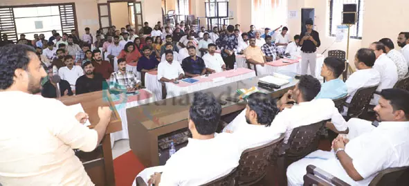 രാജ്യസഭാ എം.പി. നിയമനം; ലക്ഷ്യം അക്രമ വിരുദ്ധ സന്ദേശമെങ്കില് പ്രഥമ പരിഗണന വേണ്ടത് ഡോ. അസ്നക്ക് -മാങ്കൂട്ടത്തില് രാജ്യസഭാ എം.പി. നിയമനം; ലക്ഷ്യം അക്രമ വിരുദ്ധ സന്ദേശമെങ്കില് പ്രഥമ പരിഗണന വേണ്ടത് ഡോ. അസ്നക്ക് -മാങ്കൂട്ടത്തില്