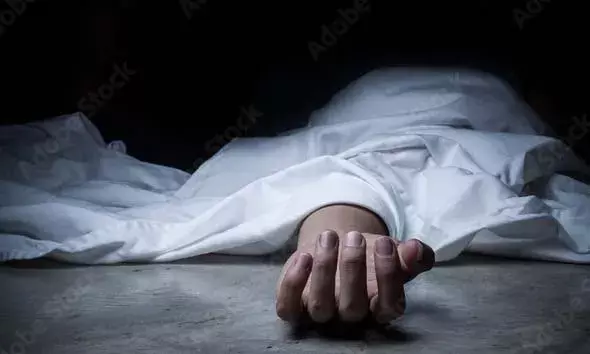 മേഘ കമ്പനിയുടെ സൂപ്പര്‍ വൈസര്‍ പെരിയാട്ടടുക്കത്തെ താമസ സ്ഥലത്ത് തൂങ്ങി മരിച്ച നിലയില്‍