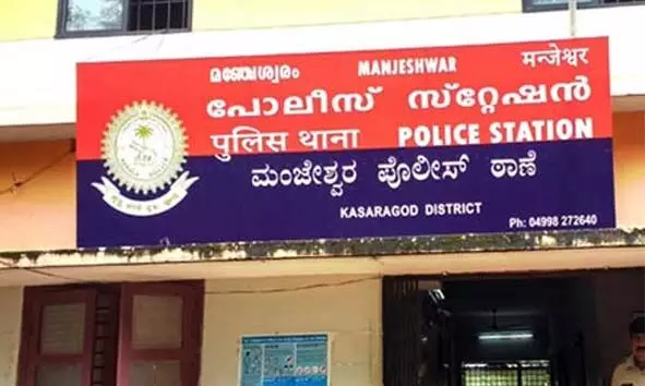 സ്കൂട്ടറിന്റെ നമ്പര് ശ്രദ്ധിച്ച് നോക്കിയെന്നാരോപിച്ച് കാര് തടഞ്ഞ് യാത്രക്കാരനെ ആക്രമിച്ചതായി പരാതി സ്കൂട്ടറിന്റെ നമ്പര് ശ്രദ്ധിച്ച് നോക്കിയെന്നാരോപിച്ച് കാര് തടഞ്ഞ് യാത്രക്കാരനെ ആക്രമിച്ചതായി പരാതി