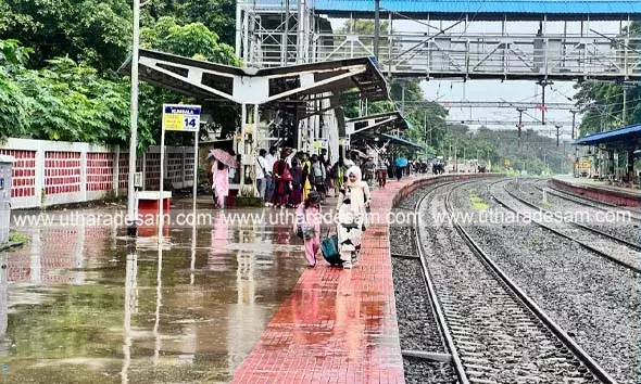 കുമ്പള റെയില്‍വേ സ്റ്റേഷന്‍ പ്ലാറ്റ്‌ഫോമില്‍ യാത്രക്കാര്‍ തെന്നി വീഴുന്നത് പതിവാകുന്നു