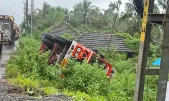 എല്‍പിജി ടാങ്കര്‍ അപകടം; ദുരന്തം ഒഴിവാക്കാന്‍ പ്രവര്‍ത്തിച്ച ഉദ്യോഗസ്ഥര്‍ അടക്കമുള്ളവരെ അഭിനന്ദിച്ച് ജില്ലാ ഭരണകൂടം