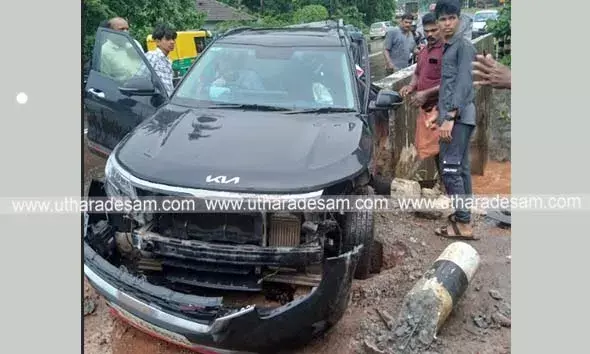 കുമ്പള ഭാസ്‌ക്കര നഗറില്‍ വീണ്ടും വാഹനാപകടം; നിയന്ത്രണം വിട്ട കാര്‍ കലുങ്കിലിടിച്ചു