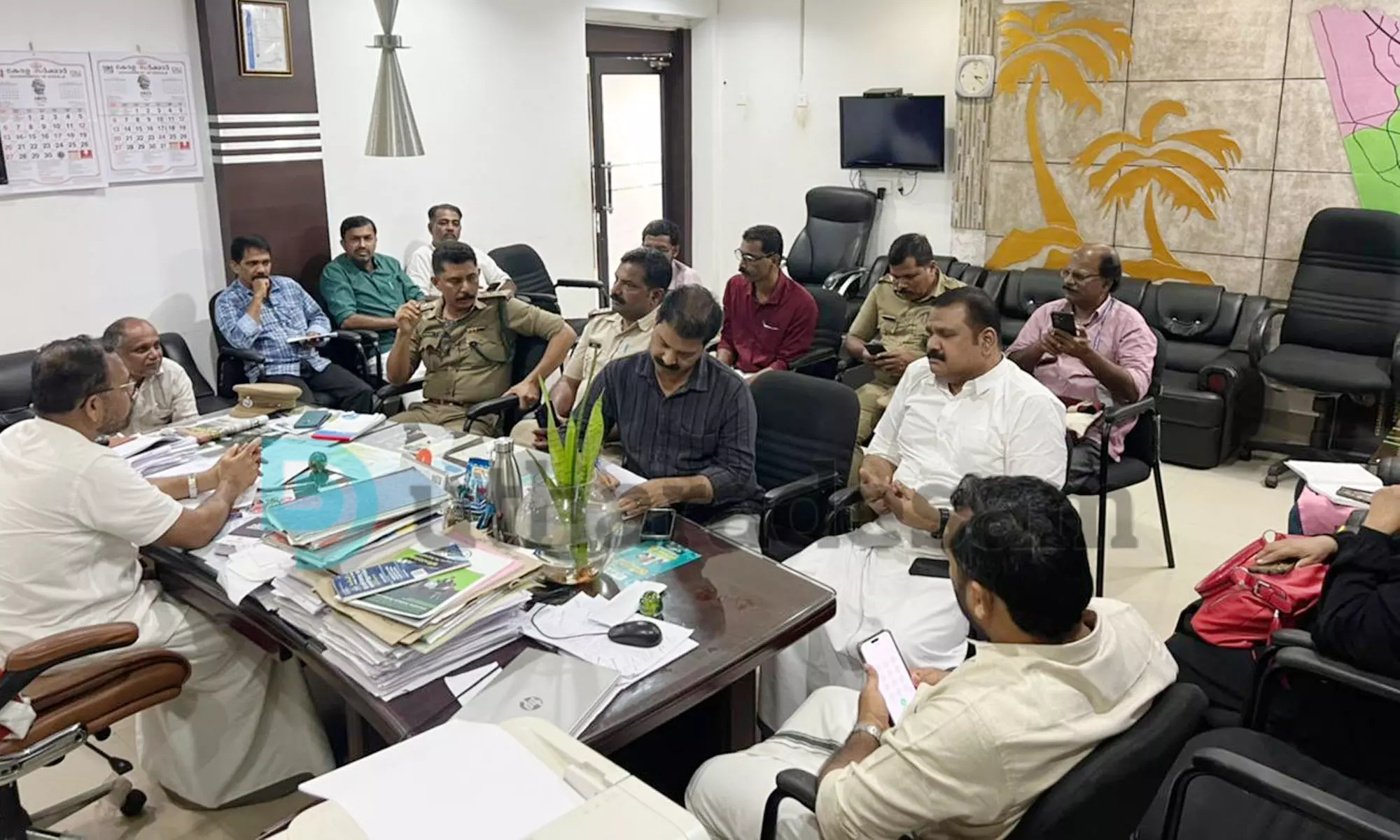 കാസര്‍കോട് നഗരസഭാ പരിധിയില്‍ പന്നി ശല്യം രൂക്ഷം; വെടിവെച്ച് കൊല്ലാന്‍ തീരുമാനം