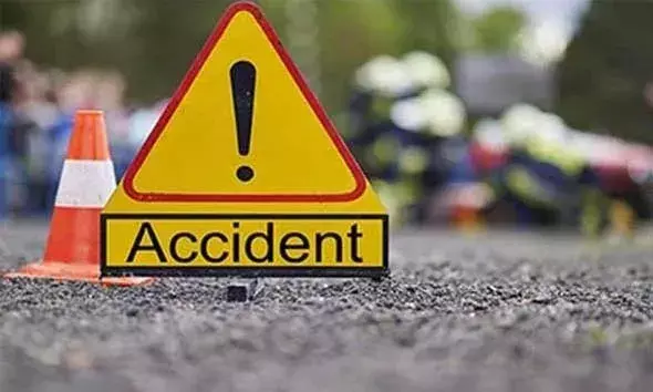 മാങ്ങാട് ജംഗ്ഷനില്‍ നിയന്ത്രണം വിട്ട കാര്‍ കടയിലേക്ക് പാഞ്ഞുകയറി