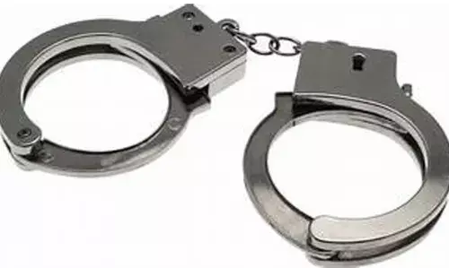 നിര്മ്മാണ സാമഗ്രികള് വാഹനത്തില് കടത്തിയ കേസില് രണ്ട് പ്രതികള് അറസ്റ്റില് നിര്മ്മാണ സാമഗ്രികള് വാഹനത്തില് കടത്തിയ കേസില് രണ്ട് പ്രതികള് അറസ്റ്റില്