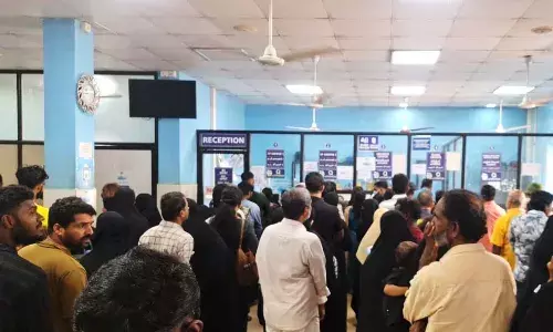 വാര്ഡുകളും ഐ.സി.യും ഫുള്; ഡോക്ടര് ക്ഷാമം; ജനറല് ആസ്പത്രിയില് നിന്ന് രോഗികളെ മടക്കുന്നു വാര്ഡുകളും ഐ.സി.യും ഫുള്; ഡോക്ടര് ക്ഷാമം; ജനറല് ആസ്പത്രിയില് നിന്ന് രോഗികളെ മടക്കുന്നു