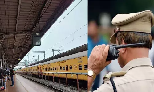 അധ്യാപകന് മര്ദ്ദനമേറ്റ സംഭവം: ട്രെയിനില് പൊലീസ് നിരീക്ഷണം ശക്തമാക്കി അധ്യാപകന് മര്ദ്ദനമേറ്റ സംഭവം: ട്രെയിനില് പൊലീസ് നിരീക്ഷണം ശക്തമാക്കി