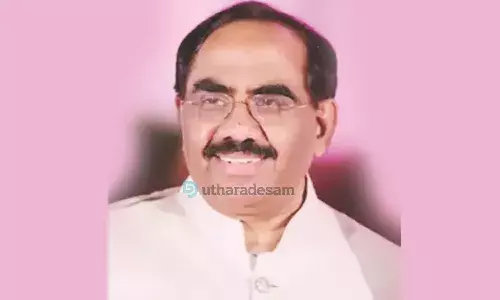 പ്രഥമ ഈസക്ക പുരസ്കാരം യഹ്യ തളങ്കരക്ക് പ്രഥമ ഈസക്ക പുരസ്കാരം യഹ്യ തളങ്കരക്ക്