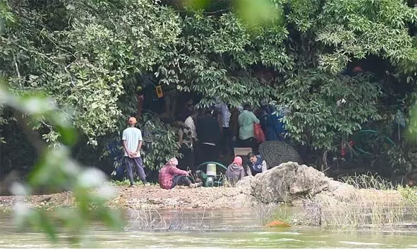ധര്മ്മസ്ഥലയില് മൃതദേഹങ്ങള് കുഴിച്ചിട്ട സംഭവം; അസ്ഥികൂടത്തിന്റെ അവശിഷ്ടങ്ങള് കണ്ടെത്തി ധര്മ്മസ്ഥലയില് മൃതദേഹങ്ങള് കുഴിച്ചിട്ട സംഭവം; അസ്ഥികൂടത്തിന്റെ അവശിഷ്ടങ്ങള് കണ്ടെത്തി