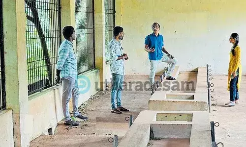 നഗരസഭ വീണ്ടും ഉണര്ന്നു; കന്നുകാലികളെ പിടിച്ചുകെട്ടാന് പൗണ്ടില് സൗകര്യം ഒരുക്കും നഗരസഭ വീണ്ടും ഉണര്ന്നു; കന്നുകാലികളെ പിടിച്ചുകെട്ടാന് പൗണ്ടില് സൗകര്യം ഒരുക്കും