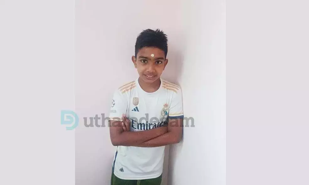 ആദിത്യന് ഇത് പുതുജീവന്‍; കുളത്തില്‍ നിന്ന് വാരിയെടുത്ത് സാരാനാഥ്