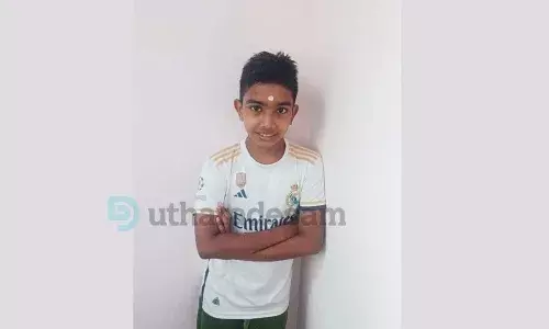ആദിത്യന് ഇത് പുതുജീവന്; കുളത്തില് നിന്ന് വാരിയെടുത്ത് സാരാനാഥ് ആദിത്യന് ഇത് പുതുജീവന്; കുളത്തില് നിന്ന് വാരിയെടുത്ത് സാരാനാഥ്