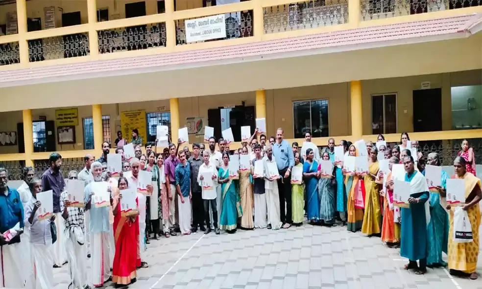 ചെങ്ങറ പുനരധിവാസം; 58 കുടുംബങ്ങള്‍ക്ക് പട്ടയം കൈമാറി; നടപടി കമ്മീഷന്റെ സന്ദര്‍ശനത്തിന് പിന്നാലെ