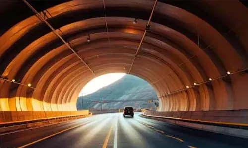 ബെംഗളൂരു തുരങ്ക പാത നിര്‍മ്മിക്കാന്‍ അദാനിയും ടാറ്റയും മത്സരിക്കുന്നു