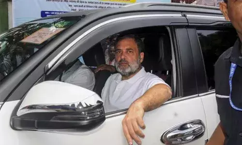 അമിത് ഷായ്ക്കെതിരെ അപകീര്ത്തികരമായ പരാമര്ശങ്ങള് നടത്തിയെന്ന കേസ്; രാഹുല് ഗാന്ധിക്ക് ജാമ്യം അമിത് ഷായ്ക്കെതിരെ അപകീര്ത്തികരമായ പരാമര്ശങ്ങള് നടത്തിയെന്ന കേസ്; രാഹുല് ഗാന്ധിക്ക് ജാമ്യം