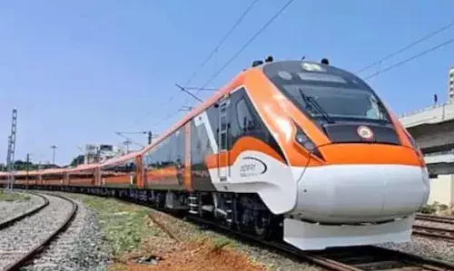 വന്ദേ ഭാരതിലാണോ യാത്ര? പുറപ്പെടുന്നതിന് 15 മിനിറ്റ് മുമ്പ് ടിക്കറ്റുകള് ബുക്ക് ചെയ്യാം; മാറ്റങ്ങളുമായി റെയില്വെ വന്ദേ ഭാരതിലാണോ യാത്ര? പുറപ്പെടുന്നതിന് 15 മിനിറ്റ് മുമ്പ് ടിക്കറ്റുകള് ബുക്ക് ചെയ്യാം; മാറ്റങ്ങളുമായി റെയില്വെ