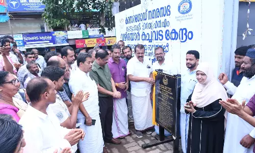 കാസര്കോട് നഗരസഭയുടെ സ്ട്രീറ്റ് വെന്റിംഗ് മാര്ക്കറ്റ് നാടിന് സമര്പ്പിച്ചു കാസര്കോട് നഗരസഭയുടെ സ്ട്രീറ്റ് വെന്റിംഗ് മാര്ക്കറ്റ് നാടിന് സമര്പ്പിച്ചു