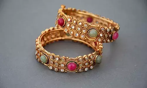 സംസ്ഥാനത്ത് തുടര്‍ച്ചയായി സ്വര്‍ണവിലയില്‍ വന്‍ ഇടിവ്; പവന് 74,360 രൂപ