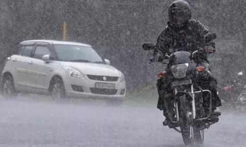 ബംഗാള്‍ ഉള്‍ക്കടലിന് മുകളില്‍ ന്യൂനമര്‍ദ്ദം; സംസ്ഥാനത്ത് മഴ മുന്നറിയിപ്പ് നല്‍കി കാലാവസ്ഥ വിഭാഗം