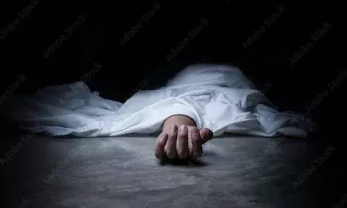 കുവൈത്തില് വിഷമദ്യം കഴിച്ച് 10 പേര് മരിച്ചു; മലയാളികള് ഉള്പ്പെടെ നിരവധി പേര് ആശുപത്രിയില് കുവൈത്തില് വിഷമദ്യം കഴിച്ച് 10 പേര് മരിച്ചു; മലയാളികള് ഉള്പ്പെടെ നിരവധി പേര് ആശുപത്രിയില്