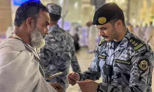 ഹജ്ജ് പെര്മിറ്റ് അഴിമതി കേസ്: സൗദി അറേബ്യയില് 30 സര്ക്കാര് ജീവനക്കാര് അറസ്റ്റില് ഹജ്ജ് പെര്മിറ്റ് അഴിമതി കേസ്: സൗദി അറേബ്യയില് 30 സര്ക്കാര് ജീവനക്കാര് അറസ്റ്റില്