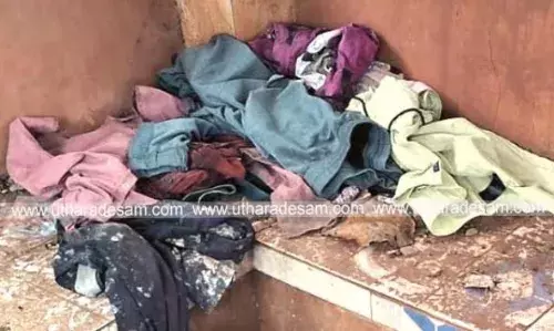 തൊഴുത്തിനേക്കാളും വൃത്തിഹീനമായി മധൂര് പഞ്ചായത്ത് ഓഫീസിന് മുന്നിലെ ബസ് കാത്തിരിപ്പ് കേന്ദ്രം തൊഴുത്തിനേക്കാളും വൃത്തിഹീനമായി മധൂര് പഞ്ചായത്ത് ഓഫീസിന് മുന്നിലെ ബസ് കാത്തിരിപ്പ് കേന്ദ്രം