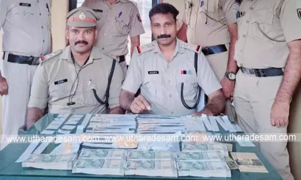 കര്‍ണ്ണാടകയില്‍ നിന്ന് കേരളത്തിലേക്ക് രേഖകളില്ലാതെ കടത്തിയ 150 പവന്‍ സ്വര്‍ണവും 4 ലക്ഷം രൂപയും പിടികൂടി