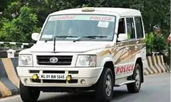 സ്വകാര്യവ്യക്തിയുടെ പറമ്പിലെ തോട്ടില്‍ മനുഷ്യ അസ്ഥികൂടം കണ്ടെത്തി