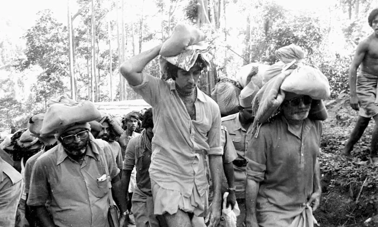 ഇരുമുടിക്കെട്ടുമായി അമിതാഭ് ബച്ചന്‍ കണ്‍മുന്നില്‍; ജയപ്രകാശിന്റെ ക്യാമറക്ക് വിരുന്നായി