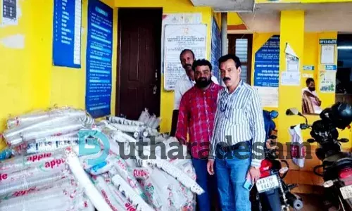 സീതാംഗോളിയില് ഗോഡൗണില് സൂക്ഷിച്ച നിരോധിത പ്ലാസ്റ്റിക് ഉത്പന്നങ്ങള് പിടിച്ചെടുത്തു സീതാംഗോളിയില് ഗോഡൗണില് സൂക്ഷിച്ച നിരോധിത പ്ലാസ്റ്റിക് ഉത്പന്നങ്ങള് പിടിച്ചെടുത്തു