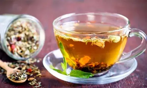 ഏലക്കയിട്ട ചായയുടെ അവിശ്വസനീയമായ ഗുണങ്ങള് അറിയാം ഏലക്കയിട്ട ചായയുടെ അവിശ്വസനീയമായ ഗുണങ്ങള് അറിയാം