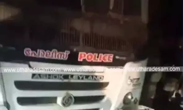 കാസര്കോട്ട് പൊലീസ് ബസും സ്കൂട്ടറും കൂട്ടിയിടിച്ചു; കുമ്പള സ്വദേശിക്ക് പരിക്ക് കാസര്കോട്ട് പൊലീസ് ബസും സ്കൂട്ടറും കൂട്ടിയിടിച്ചു; കുമ്പള സ്വദേശിക്ക് പരിക്ക്