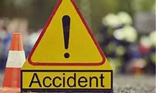 കാറിടിച്ച് മല്സ്യവില്പ്പനക്കാരന് പരിക്ക് കാറിടിച്ച് മല്സ്യവില്പ്പനക്കാരന് പരിക്ക്