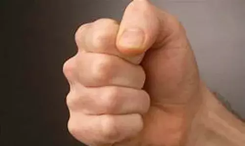 കെ.എസ്.യു പ്രവര്ത്തകനെ ക്വാര്ട്ടേഴ്സില് കയറി മര്ദ്ദിച്ചതായി പരാതി കെ.എസ്.യു പ്രവര്ത്തകനെ ക്വാര്ട്ടേഴ്സില് കയറി മര്ദ്ദിച്ചതായി പരാതി