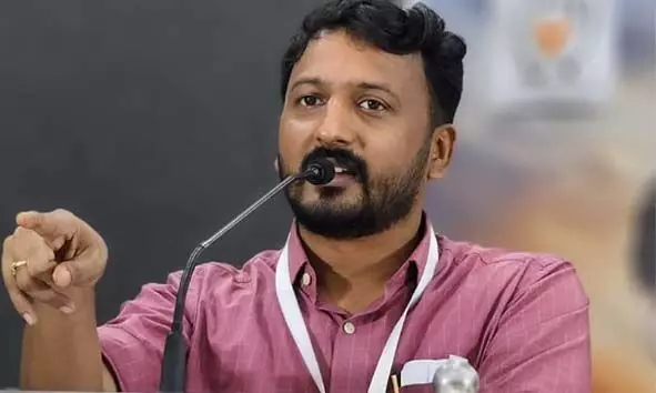 നേതാക്കളെല്ലാം കൈവിട്ടു; യൂത്ത് കോണ്ഗ്രസ് സംസ്ഥാന അധ്യക്ഷപദവി രാഹുല് മാങ്കൂട്ടത്തില് രാജിവയ്ക്കും നേതാക്കളെല്ലാം കൈവിട്ടു; യൂത്ത് കോണ്ഗ്രസ് സംസ്ഥാന അധ്യക്ഷപദവി രാഹുല് മാങ്കൂട്ടത്തില് രാജിവയ്ക്കും