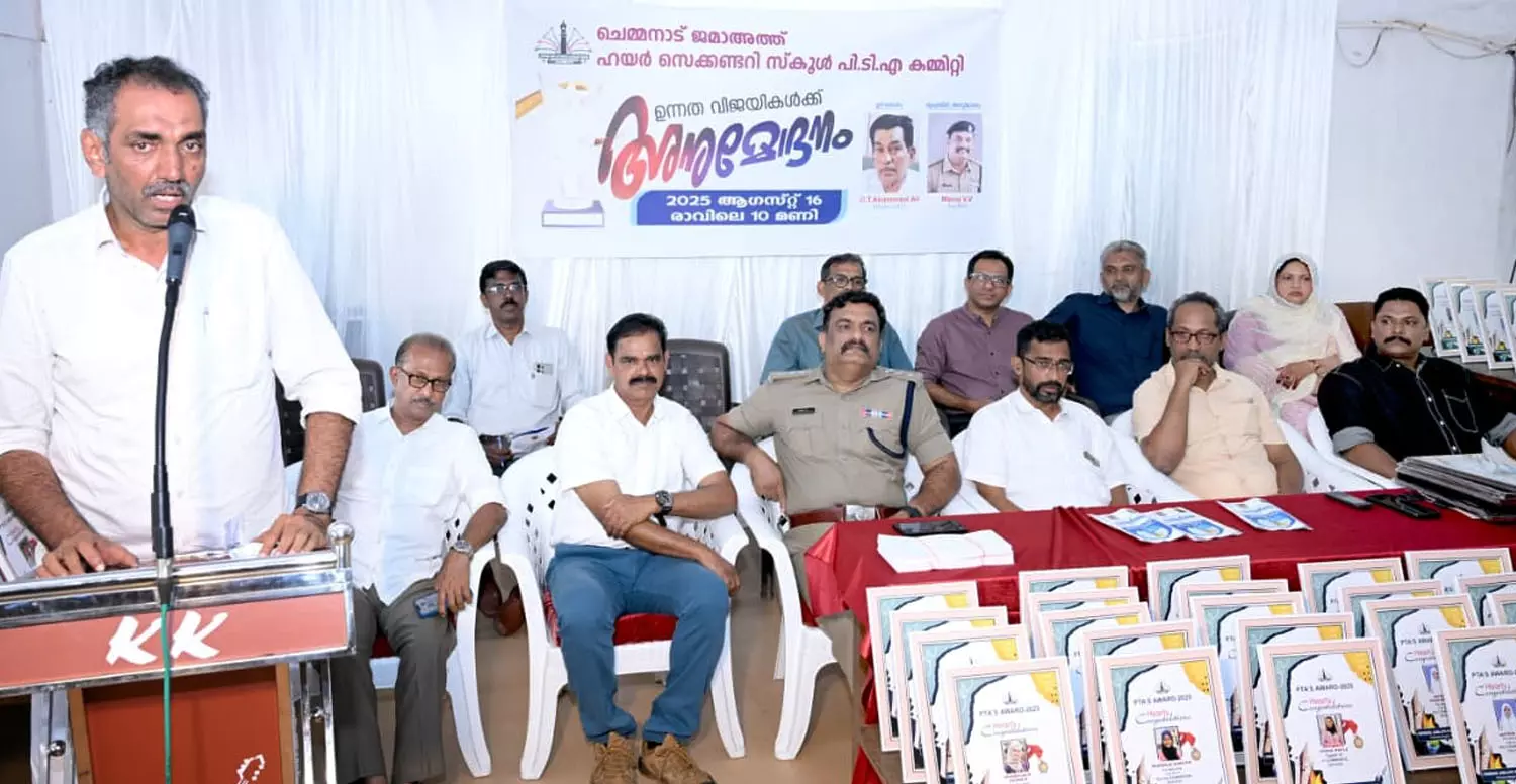 ചെമ്മനാട് ജമാഅത്ത് സ്കൂളില് ഉന്നത വിജയികള്ക്ക് അനുമോദനം ചെമ്മനാട് ജമാഅത്ത് സ്കൂളില് ഉന്നത വിജയികള്ക്ക് അനുമോദനം